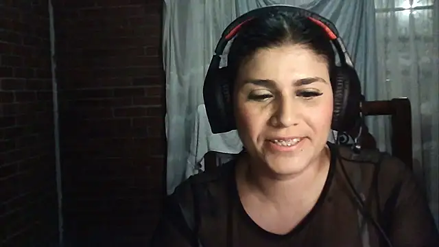 Snapshot of CarolinaMoretti chatting on 07.14.26 CarolinaMoretti online show from 07.14.26