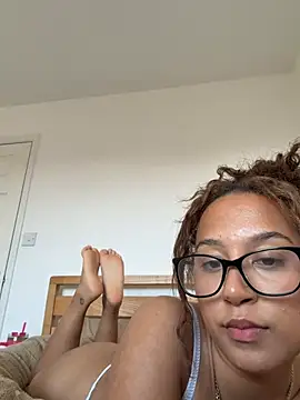 Snapshot of prettypeachyxx chatting on 06.19.26 prettypeachyxx online show from 06.19.26
