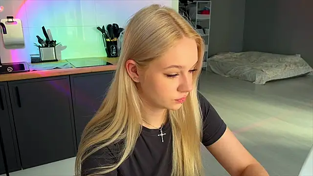 Snapshot of MichelleMargiela chatting on 07.14.26 MichelleMargiela online show from 07.14.26