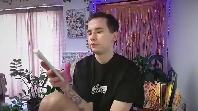 Snapshot of Moon_boyy chatting on 06.20.26 Moon boyy online show from 06.20.26