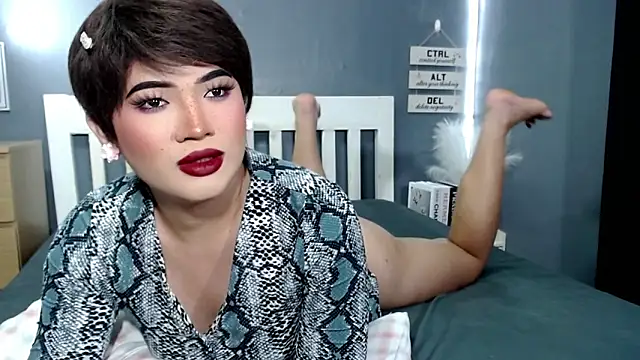 Snapshot of STUCK_on_YOU_ chatting on 11.11.25 STUCK on YOU online show from 11.11.25