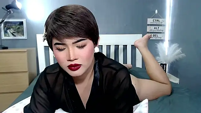 Snapshot of STUCK_on_YOU_ chatting on 11.12.25 STUCK on YOU online show from 11.12.25