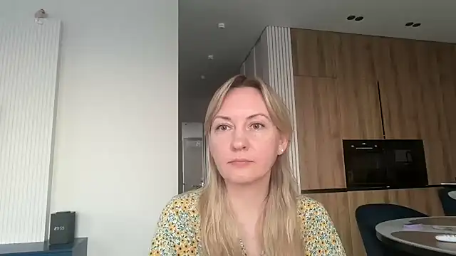 Snapshot of Dorielle chatting on 06.24.26 Dorielle online show from 06.24.26