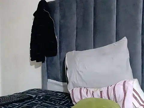 creamyslender23 online show from 06.25.26