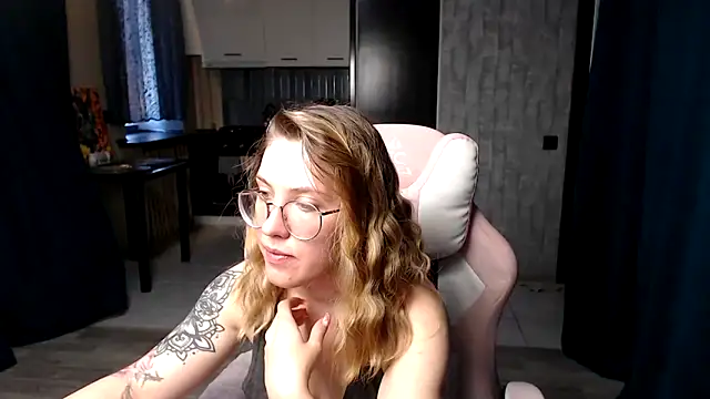 Reginasmilee online show from 09.11.25