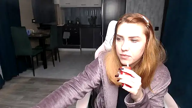 Reginasmilee online show from 11.04.25