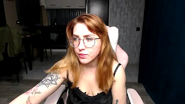 Reginasmilee online show from 11.19.25