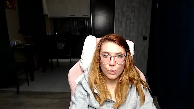 Reginasmilee online show from 11.20.25