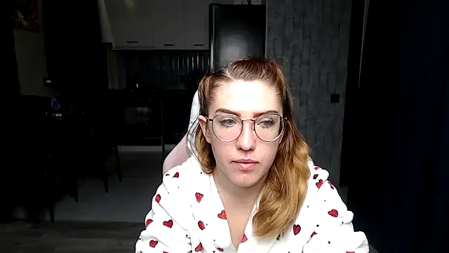 Reginasmilee online show from 11.26.25