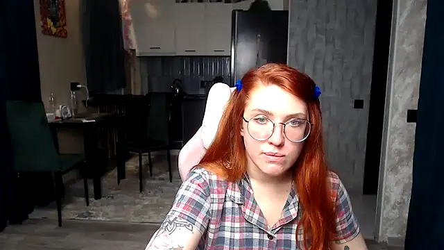 Reginasmilee online show from 03.17.26