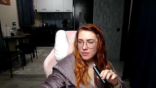 Reginasmilee online show from 04.18.26