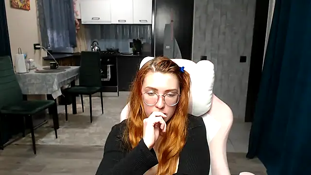 Reginasmilee online show from 04.20.26