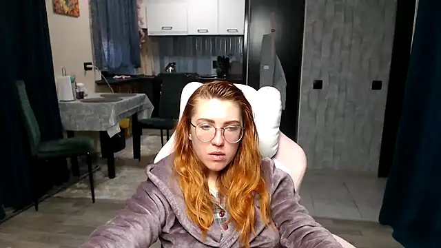 Reginasmilee online show from 04.21.26