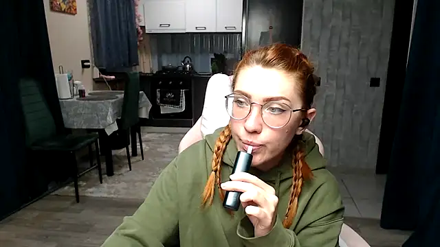 Reginasmilee online show from 04.22.26