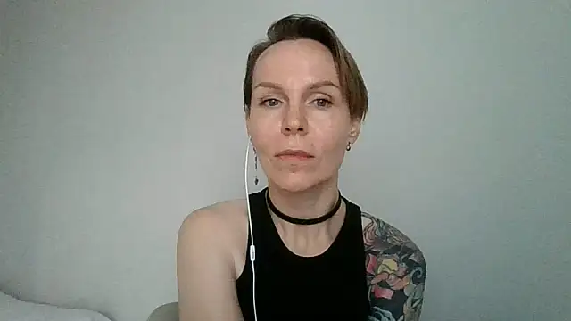 SunKissedxx online show from 06.25.26