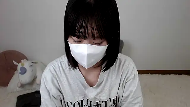 Snapshot of mi_v chatting on 07.15.26 mi v online show from 07.15.26