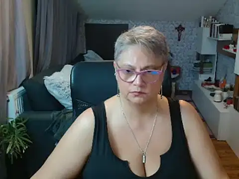 Snapshot of NewHellen4you chatting on 06.30.26 NewHellen4you online show from 06.30.26