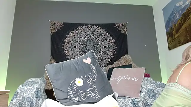 katiasupreme1 online show from 10.29.25