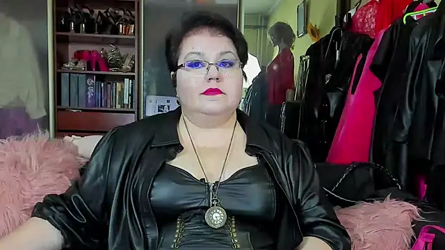 KaryQueen online show from 03.13.25