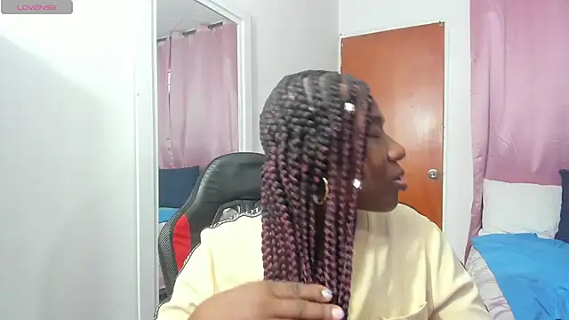 LupeAdams online show from 04.07.26