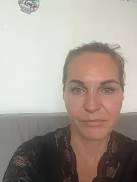 Snapshot of ElaraRose- chatting on 07.17.26 ElaraRose- online show from 07.17.26