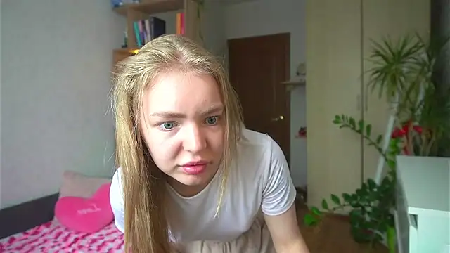 Snapshot of Emilyemmi chatting on 07.18.26 Emilyemmi online show from 07.18.26