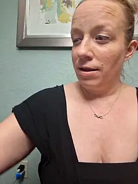 Snapshot of XxMs_StarzxX chatting on 02.14.25 XxMs StarzxX online show from 02.14.25