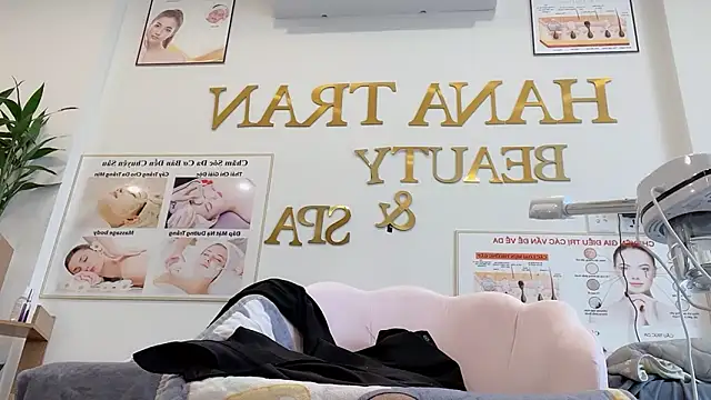 Snapshot of Katy_Bae chatting on 10.17.25 Katy Bae online show from 10.17.25