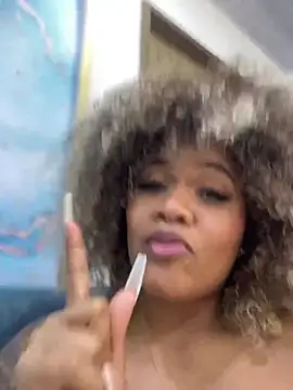 Snapshot of riri_brunnete chatting on 01.14.25 riri brunnete online show from 01.14.25
