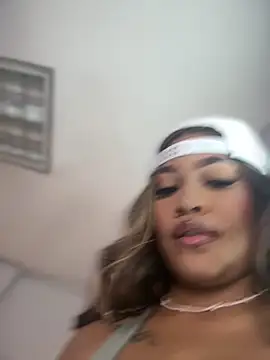 Snapshot of riri_brunnete chatting on 03.02.26 riri brunnete online show from 03.02.26