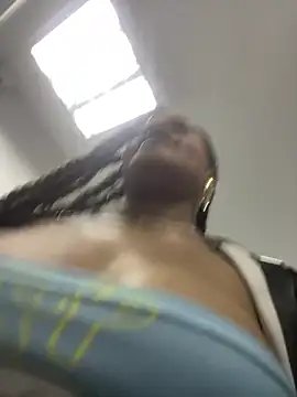 Snapshot of riri_brunnete chatting on 03.08.26 riri brunnete online show from 03.08.26