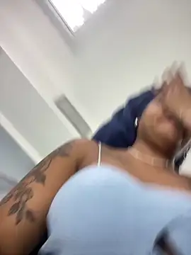 Snapshot of riri_brunnete chatting on 03.23.26 riri brunnete online show from 03.23.26