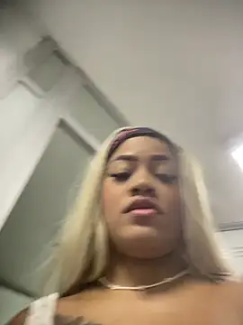 Snapshot of riri_brunnete chatting on 04.05.26 riri brunnete online show from 04.05.26