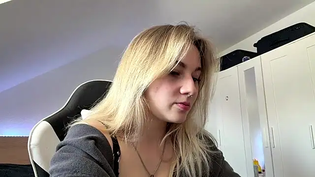 Snapshot of tutsiecutie chatting on 07.24.26 tutsiecutie online show from 07.24.26