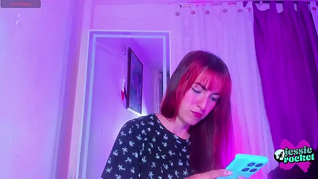 Snapshot of jessierocketx chatting on 10.21.25 jessierocketx online show from 10.21.25