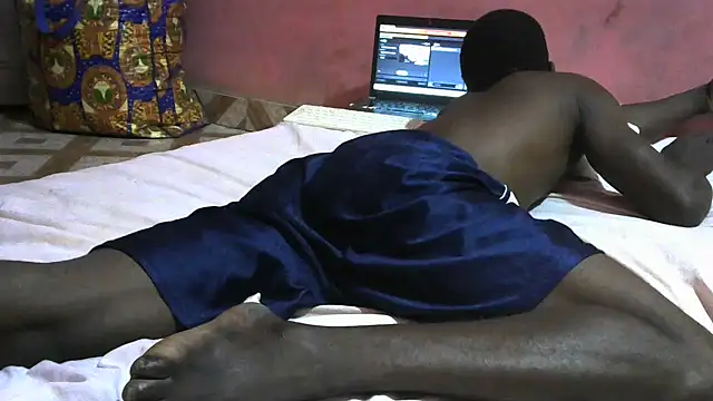 Snapshot of blakkvirus chatting on 10.03.25 blakkvirus online show from 10.03.25