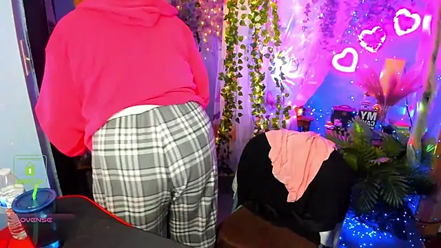 Snapshot of EllieFantastique chatting on 03.09.25 EllieFantastique online show from 03.09.25