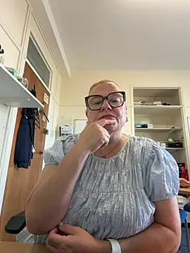 Snapshot of ExperiencedCurvyBelle chatting on 08.03.26 ExperiencedCurvyBelle online show from 08.03.26