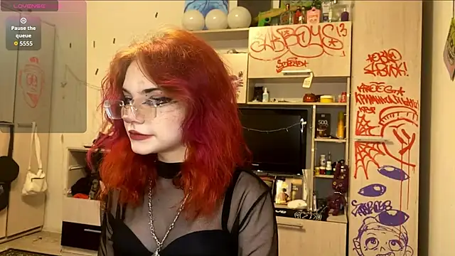 Snapshot of RedKittySquirrel chatting on 08.04.26 RedKittySquirrel online show from 08.04.26