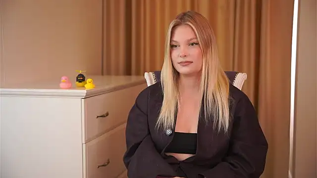 Snapshot of KoriHeeney chatting on 08.05.26 KoriHeeney online show from 08.05.26