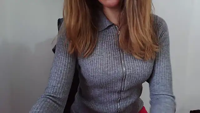 Snapshot of sexylenia chatting on 02.19.25 sexylenia online show from 02.19.25