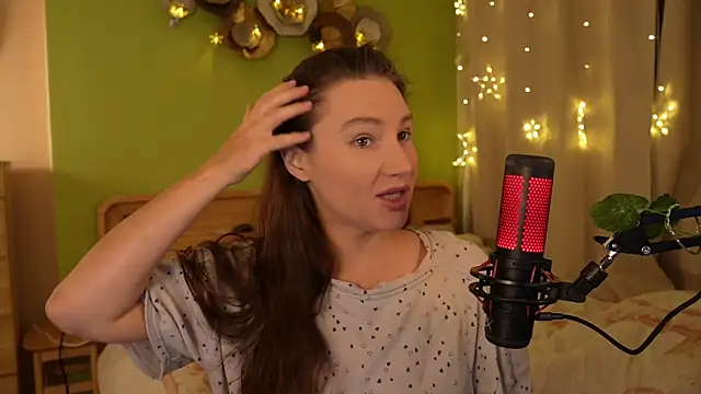 Snapshot of Gessifossa chatting on 10.21.25 Gessifossa online show from 10.21.25