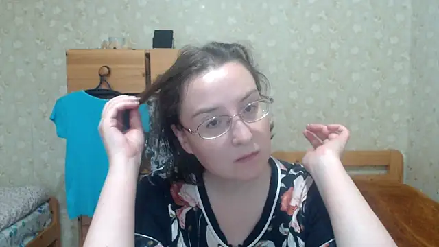 Snapshot of Smart_Rose chatting on 10.26.25 Smart Rose online show from 10.26.25