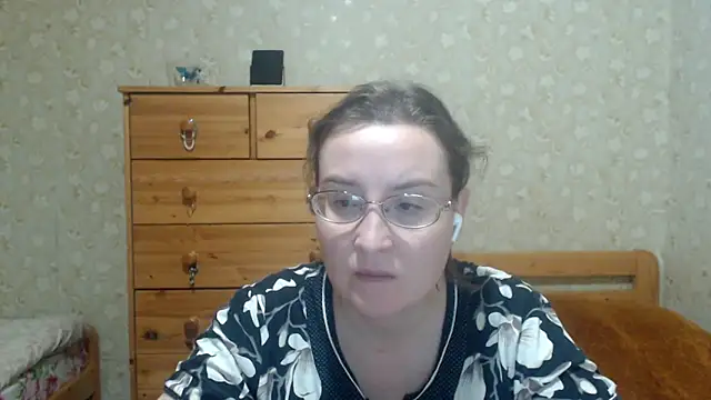 Snapshot of Smart_Rose chatting on 11.17.25 Smart Rose online show from 11.17.25