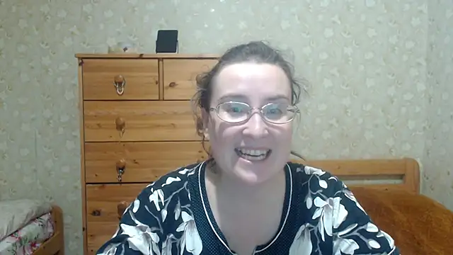 Snapshot of Smart_Rose chatting on 11.19.25 Smart Rose online show from 11.19.25