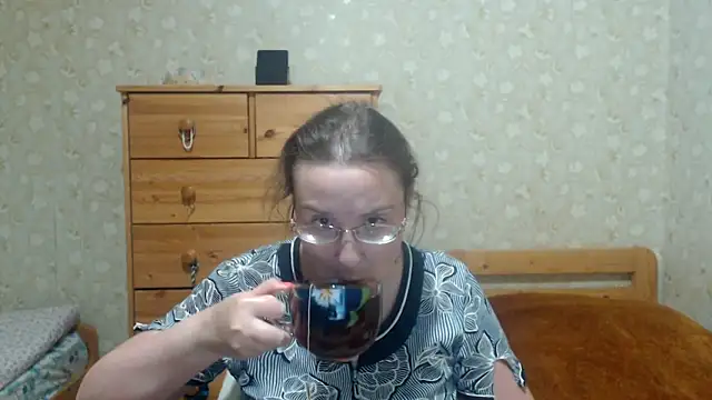 Snapshot of Smart_Rose chatting on 12.14.25 Smart Rose online show from 12.14.25