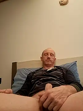 Snapshot of Serholmes chatting on 02.16.25 Serholmes online show from 02.16.25