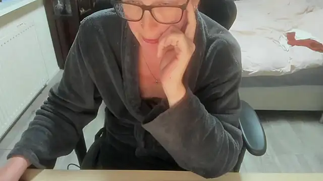 Snapshot of minoesje37 chatting on 04.27.26 minoesje37 online show from 04.27.26