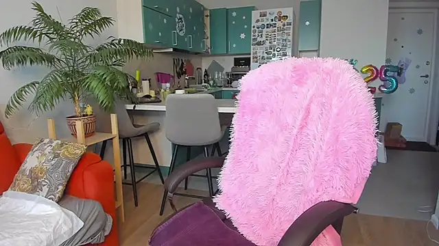 Snapshot of ChristinaGlory chatting on 01.04.25 ChristinaGlory online show from 01.04.25