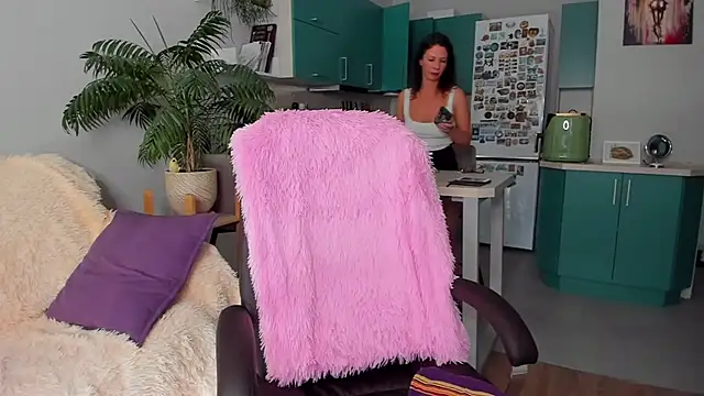 Snapshot of ChristinaGlory chatting on 09.08.25 ChristinaGlory online show from 09.08.25